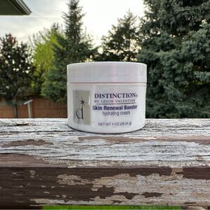 New distinction by Leigh Valentine skin renewal hydrating cream 1 Oz
